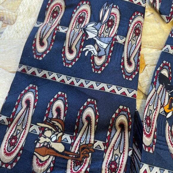 Official Looney Tunes Mania Silk Necktie w/Characters on It - Picture 3 of 6
